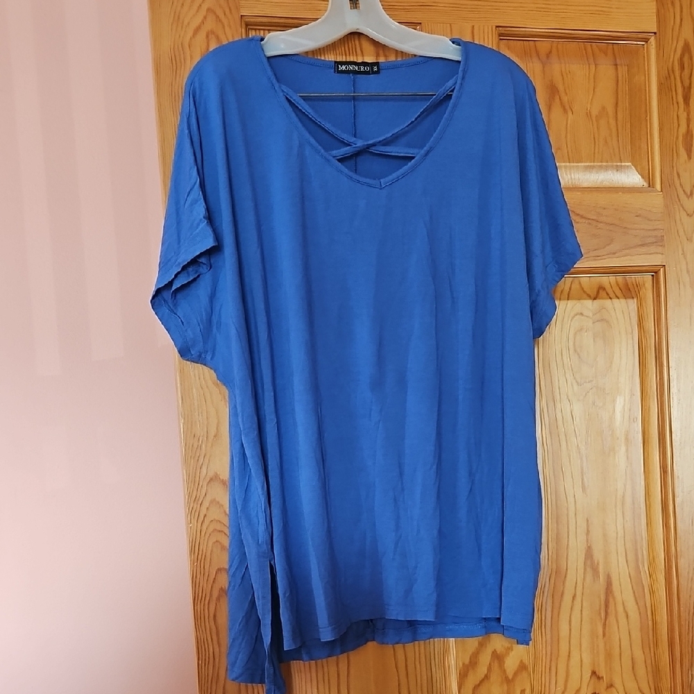NWOT Monnuro Short Sleeve Top